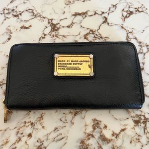 Marc By Marc Jacobs women’s leather zip around continental wallet in black